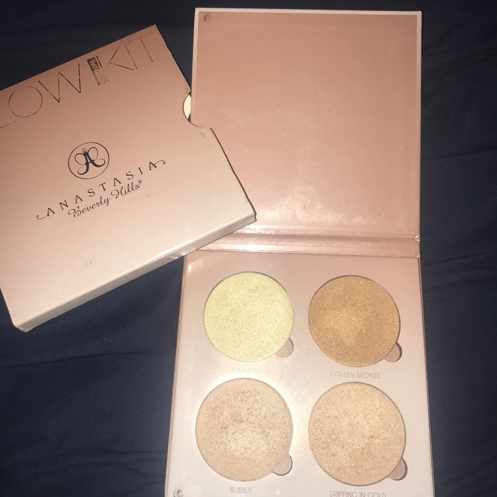 Anastasia Beverly Hills glow kit that glow